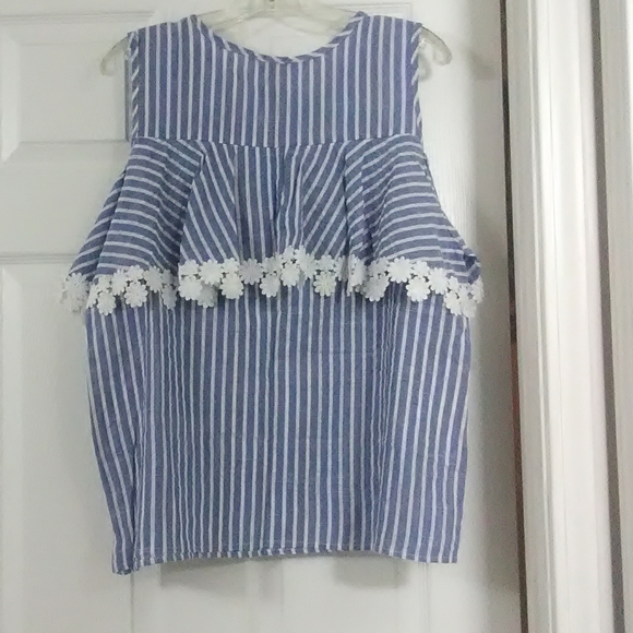 Lola b. Over the shoulder blouse. - Picture 2 of 3